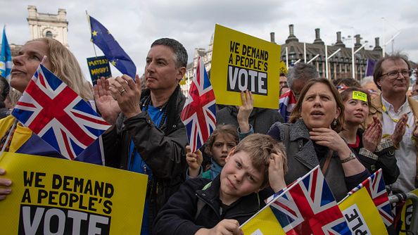 Demonstranci domagający się ponownego referendum w sprawie brexitu