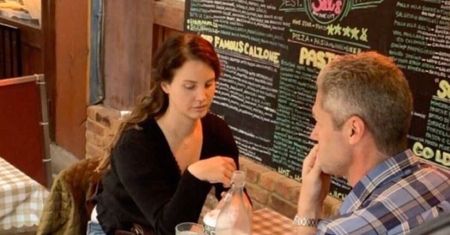 Lana Del Rey bez makijażu i ze starszym partnerem. Przyłapali ją fani