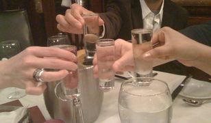 Co się dzieje, kiedy spotkanie opłatkowe wymyka się spod kontroli? Wspólne kolędowanie z open barem i tancerkami