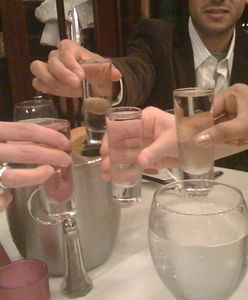 Co się dzieje, kiedy spotkanie opłatkowe wymyka się spod kontroli? Wspólne kolędowanie z open barem i tancerkami