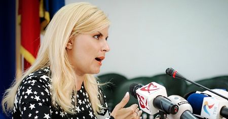 Cały kraj mówi o tej kosztownej sukience minister