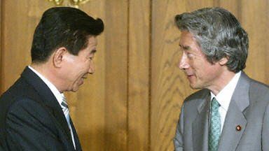 Prezydent Korei Płd Ro Mu Hiun i premier Japonii Junichiro Koizumi