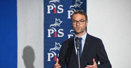 Tomasz Poręba wymownie do dziennikarza TVN24. "Odejdź stąd, szczylu jeden"