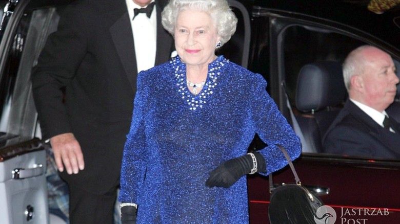 Królowa Elżbieta II - torebka