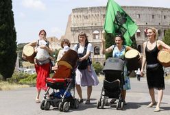 Pięć matek z dziećmi na rękach walczy w Watykanie o drzewa. Matki Polki na wyrębie zobaczyły się z papieżem
