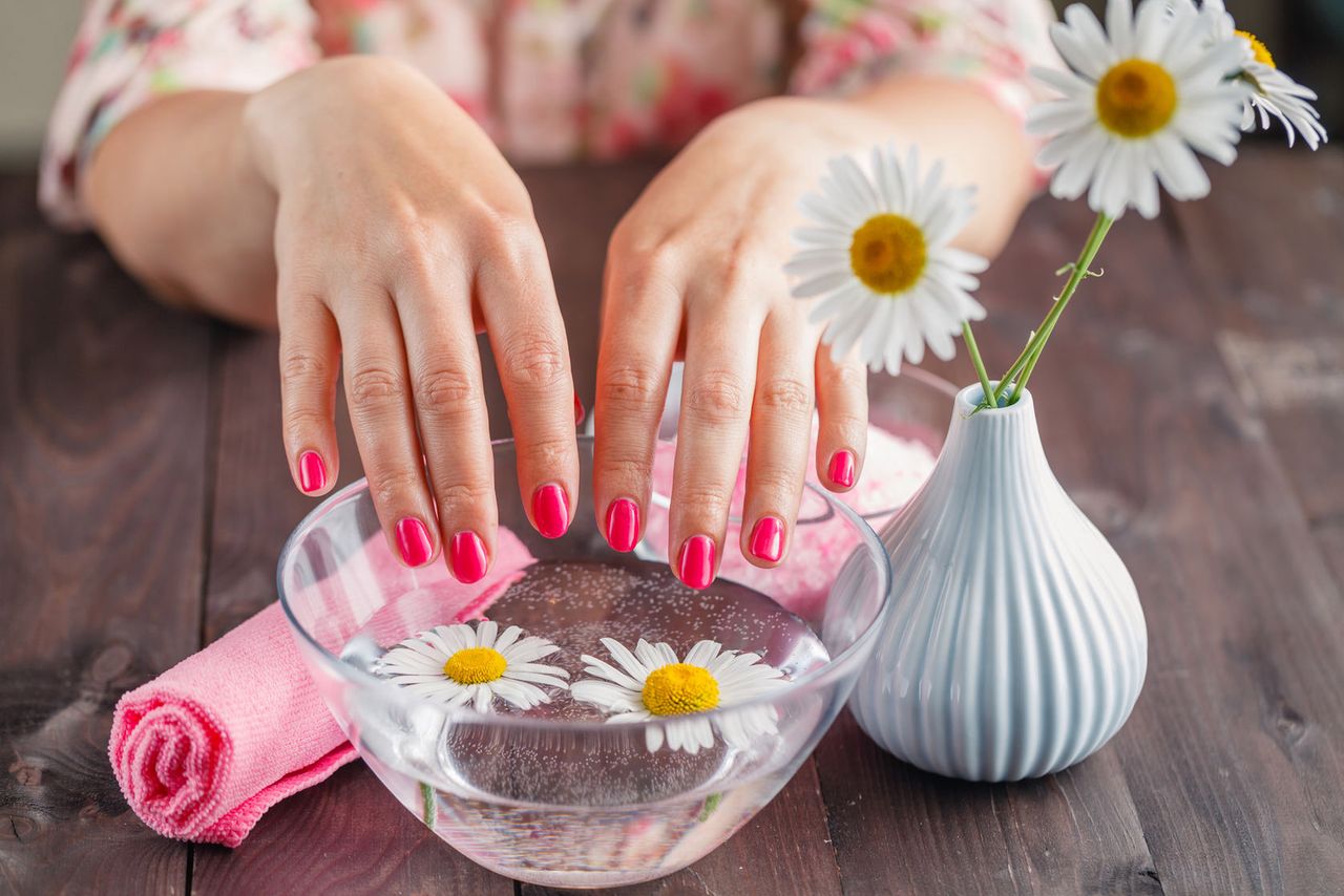 Wiosenny manicure - wypróbuj najmodniejsze kolory, które możesz nosić już teraz