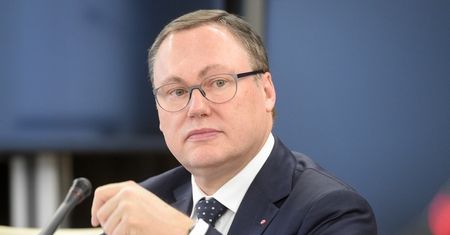 Fundacje związane z Biereckim chciały mieć konto u Czarneckiego. Senator komentuje