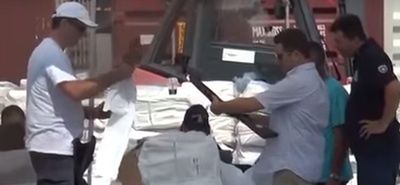 Grecy przechwycili broń dla imigrantów. "To miała być pomoc humanitarna dla uchodźców"