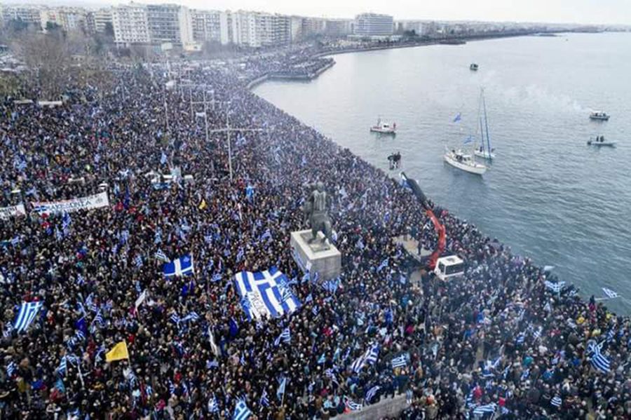 Setki tysięcy protestujących. Chcą zmiany nazwy europejskiego państwa