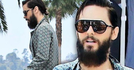 Jest to Gucci! Jared Leto w luksusowej piżamie promuje swój nowy singiel! Nikt inny nie wyglądałby dobrze w tej stylizacji