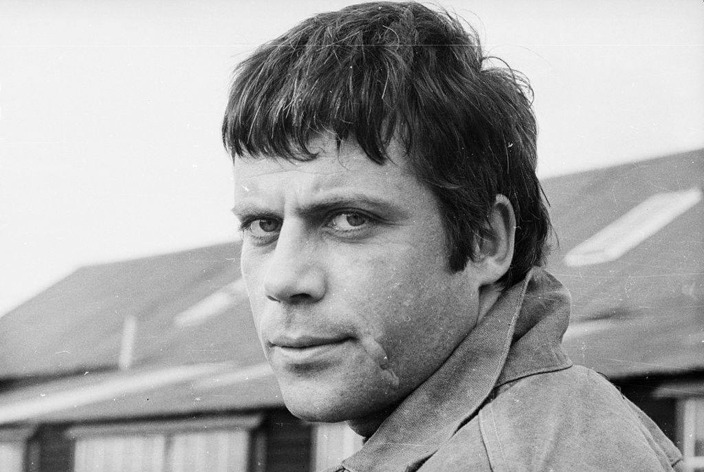 Zamówił trzy butelki rumu, osiem piw, whiskey i koniak. Oliver Reed odszedł na własnych warunkach