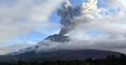 Erupcja indonezyjskiego wulkanu. W każdym momencie może dojść do kataklizmu