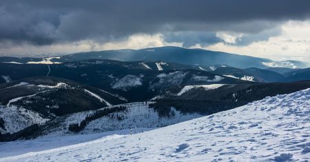 Zima w Karkonoszach. Ratownicy przestrzegają przed złymi warunkami