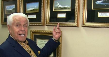 Pastor prosi wiernych o pieniądze na nowy odrzutowiec. Ma już trzy w swojej kolekcji