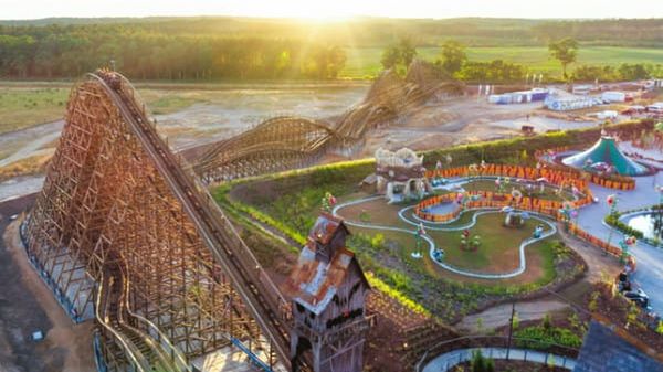 Główną atrakcją parku Majaland pod Torzymiem jest drewniana kolejka górska