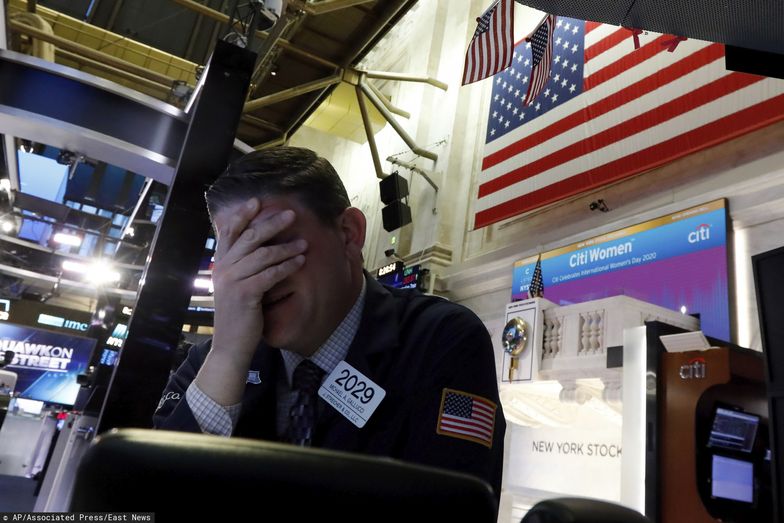 W poniedziałek na Wall Street maklerzy mogą łapać się za głowę. Spadki są gigantyczne.