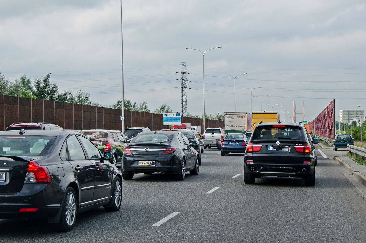 Trasa Siekierkowska. Po wypadku tworzy się ogromny korek