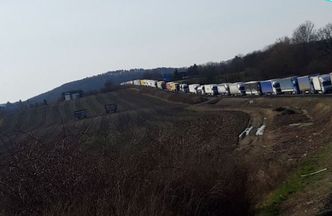 "Kolejka na 18 godzin". Straż Graniczna ma apel do kierowców