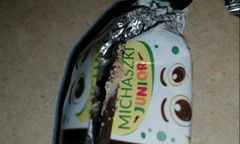 Skandal w Warce. Robaki w cukierkach. "Jednego zjadł mój 3-letni syn"