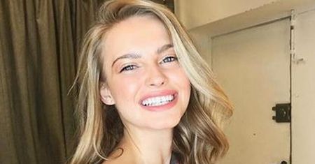 Karolina Pisarek w cielistym bikini. Zmysłowa sesja nad basenem