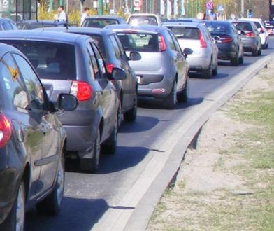 Katowice. Korek na S86. Zderzyły się dwie osobówki