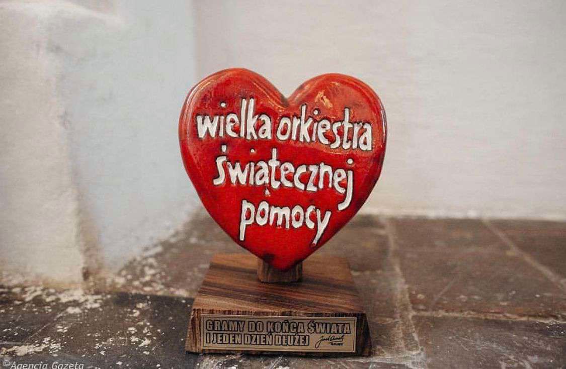 Jurek Owsiak zostawił przy urnie Pawła Adamowicza serduszko WOŚP