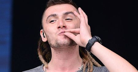 Kamil Bednarek pokazał brata. Konrad wygląda jak jego lustrzane odbicie. Też nosi dredy i zajmuje się muzyką