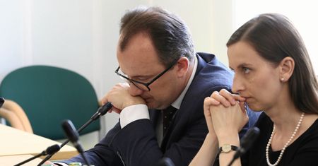 Sylwia Spurek z podbitym okiem broni ofiar. "Przemoc może być w domu"