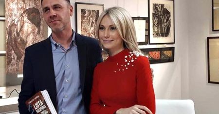 Magdalena Ogórek w czerwonej mini. Fanki proszą, by zdradziła jej markę