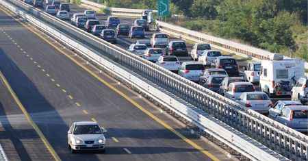 Policja pomoże kierowcom uwięzionym na autostradzie. Będą nowe procedury