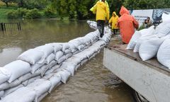 Zerwany most i podtopienia na Pomorzu. MON wysłało wojsko