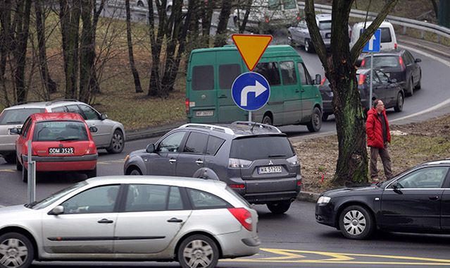 Chcą zakazać wjazdu starymi samochodami do centrów miast