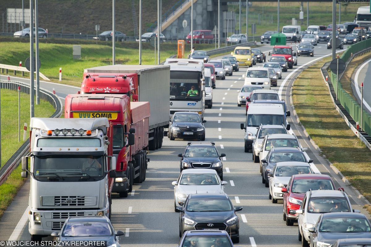 Ogromny korek w stronę Krakowa. Kolizja i roboty drogowe