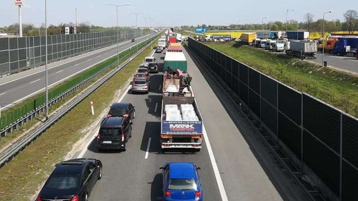 Na wysokości MOP Brwinów są gigantyczne utrudnienia w ruchu