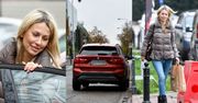 Bezkarna Magdalena Ogórek w markowej stylizacji PO RAZ KOLEJNY łamie przepisy drogowe (ZDJĘCIA)