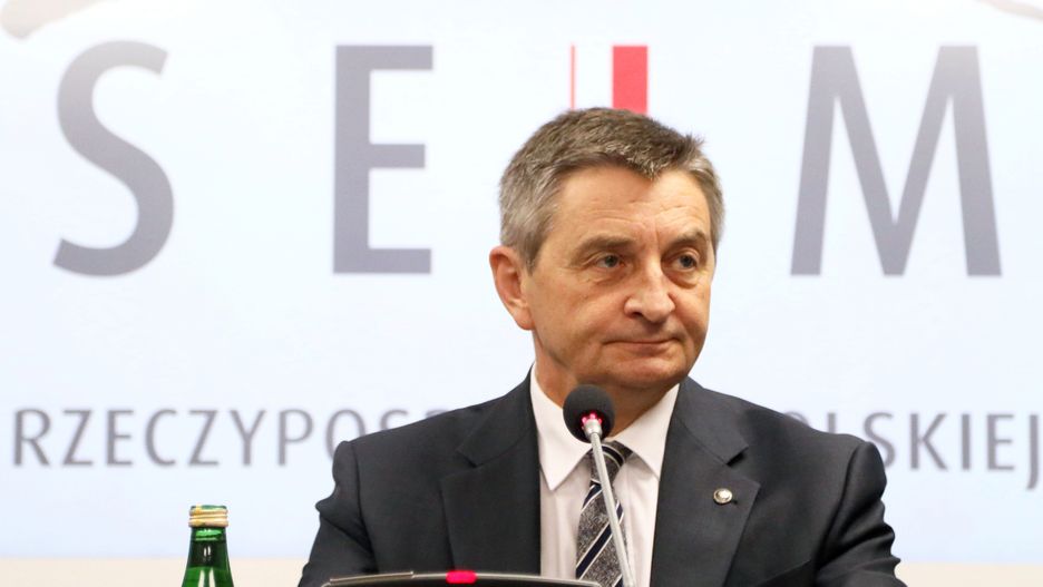 Marek Kuchciński podczas konferencji prasowej, na której złożył oświadczenie ws. służbowych lotów