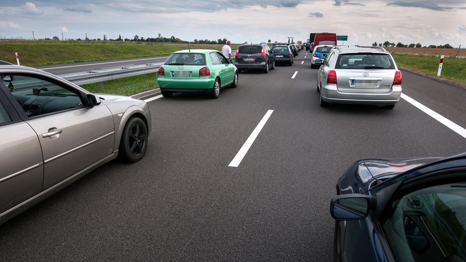 Kierowcy stoją w obu kierunkach