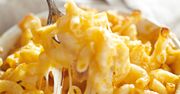 Serowy makaron prosto z Ameryki. Wystarczy kilka składników i 15 minut
