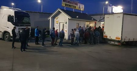 Black Monday na czeskiej granicy. Kierowcy czekają w kolejkach