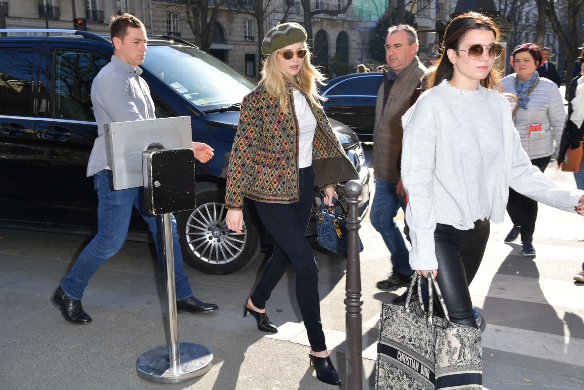 Jennifer Lawrence na przymiarkach sukni ślubnej u Diora