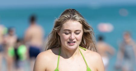 Iskra Lawrence chwali się krągłościami. Modelka plus size wie, jak podnieść temperaturę