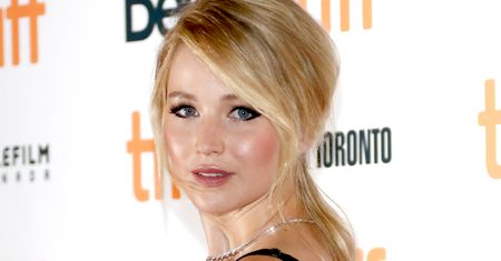 Jennifer Lawrence eksponuje dekolt na Międzynarodowym Festiwalu Filmowym w Toronto