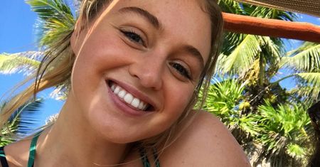 Iskra Lawrence odsłania imponujące kształty w bikini. Postawiła na seksowny komplet