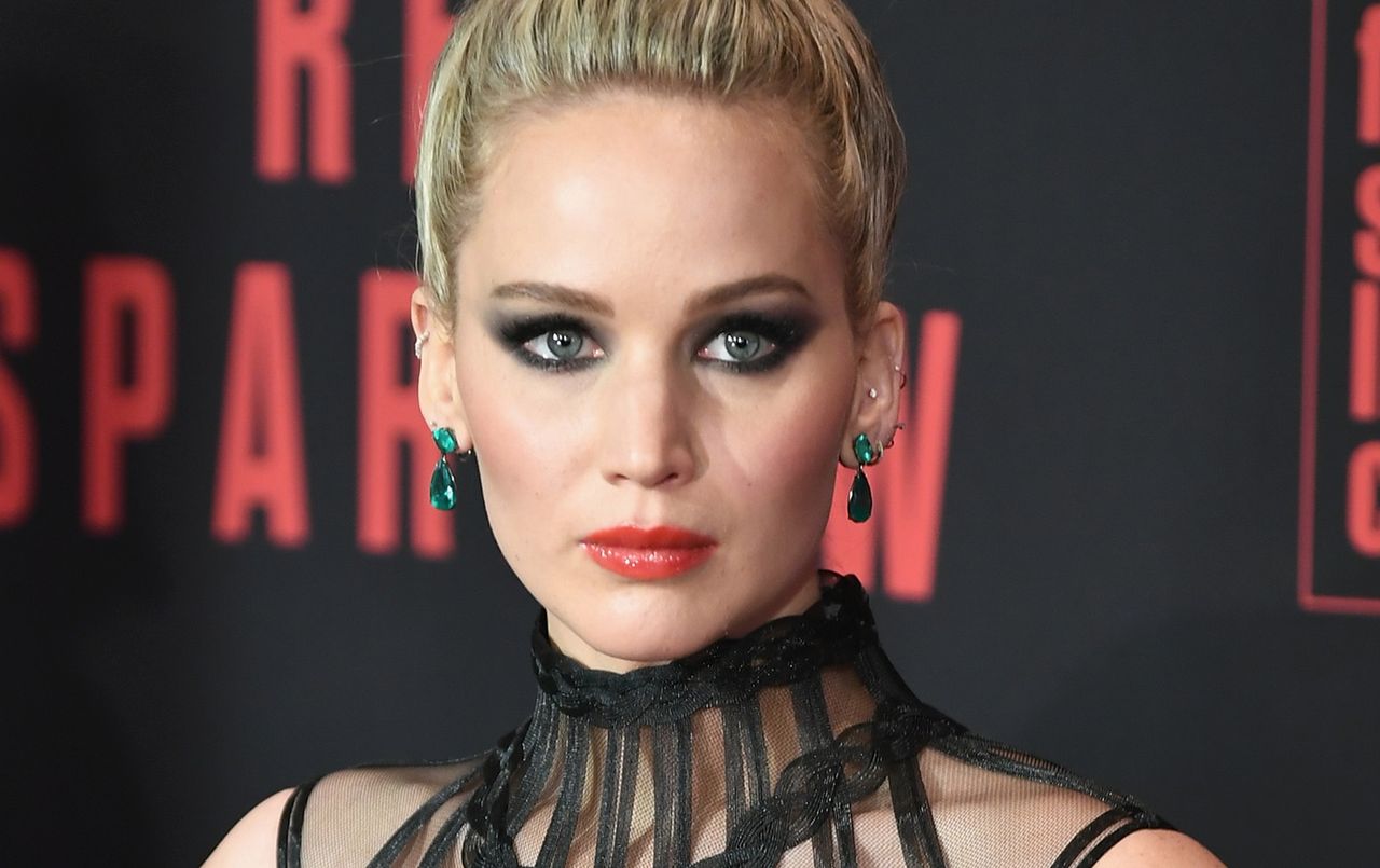 Jennifer Lawrence w oszałamiającej kreacji na premierze. Co za dekolt!