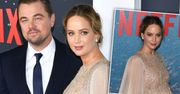 Ciężarna Jennifer Lawrence pojawiła się na czerwonym dywanie z Leonardo DiCaprio. Luksusową kreacją podkreśliła zaokrąglony brzuszek