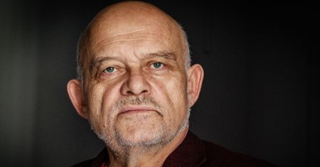 Adam Ferency: Kiedy obok mnie w tramwaju dziewczyna i chłopak namiętnie się całują, jestem tym widokiem zażenowany