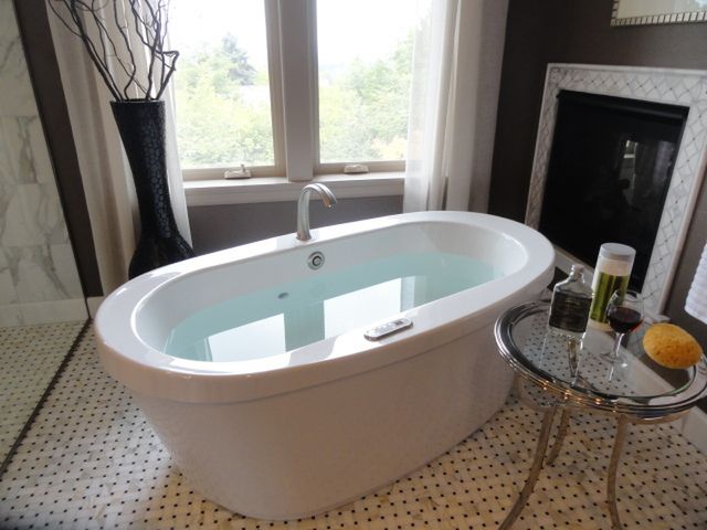 Naturalne metody na migreny obejmują między innymi zioła, chłodne okłady i ciepłe kąpiele.