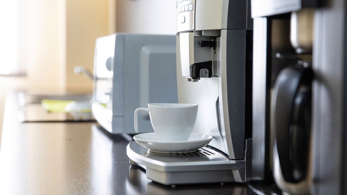 Obsługa ekspresu do kawy w nowoczesnych modelach ogranicza się do wyboru parametrów na panelu dotykowym