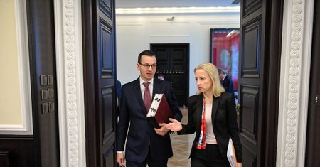 PiS kończy z pompowaniem socjalu, szykuje ulgi dla pracujących. Dwie propozycje Czerwińskiej