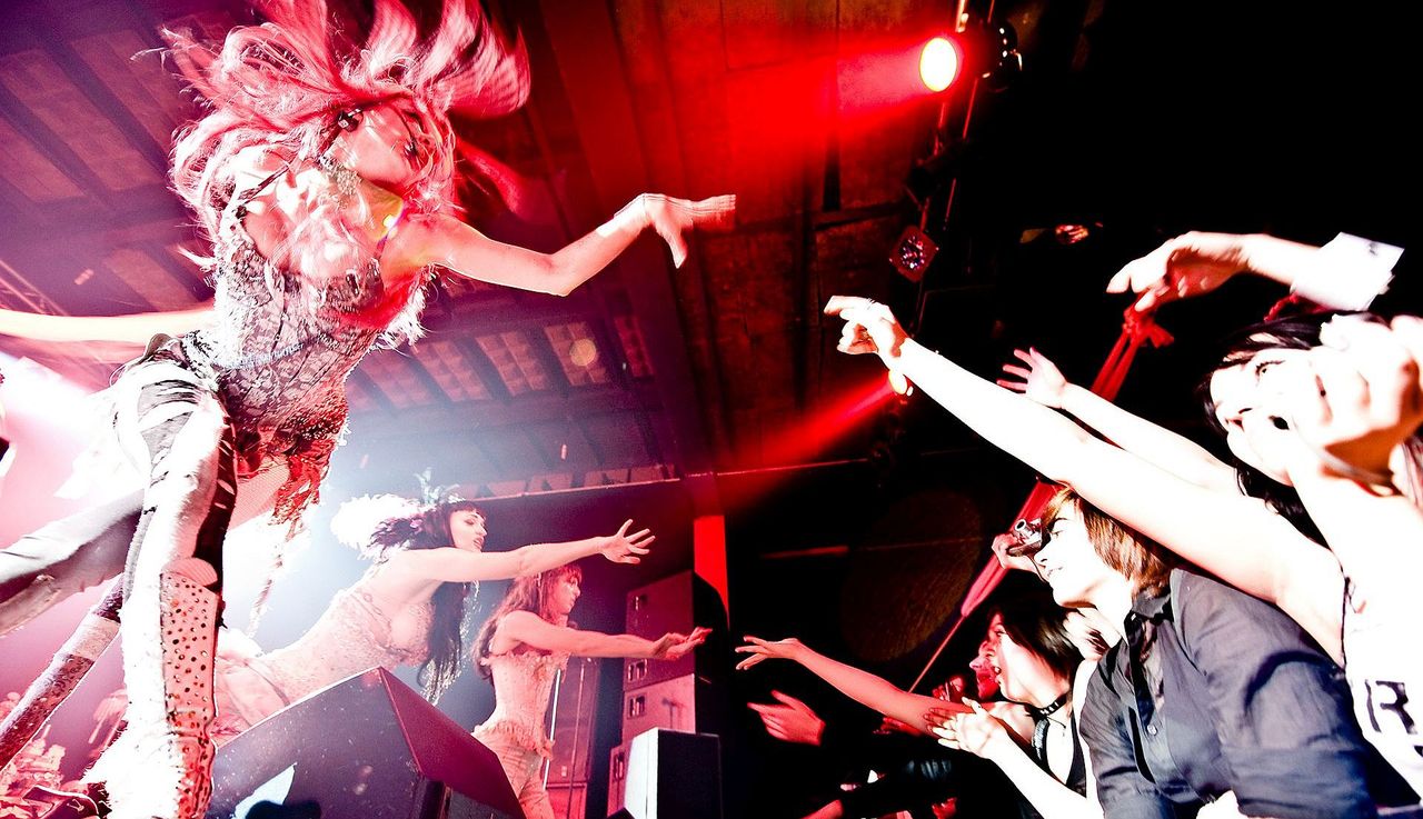  To jest biznes i nie ma żadnego buntu. Jest akceptacja